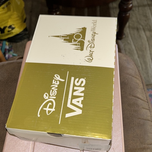 NWT Mickey Mouse VANS Old Skool V Sneakers (Child)
New in original box - Picture 11 of 12